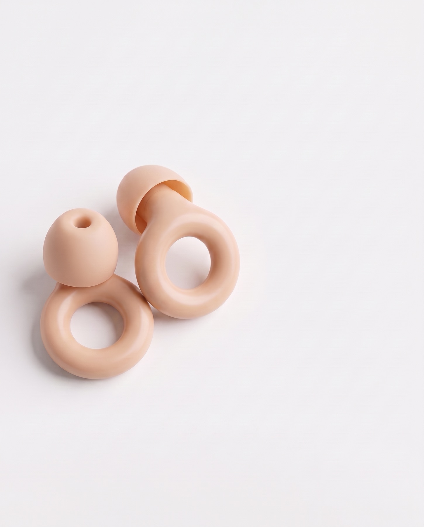 Earplugs and case · Pale